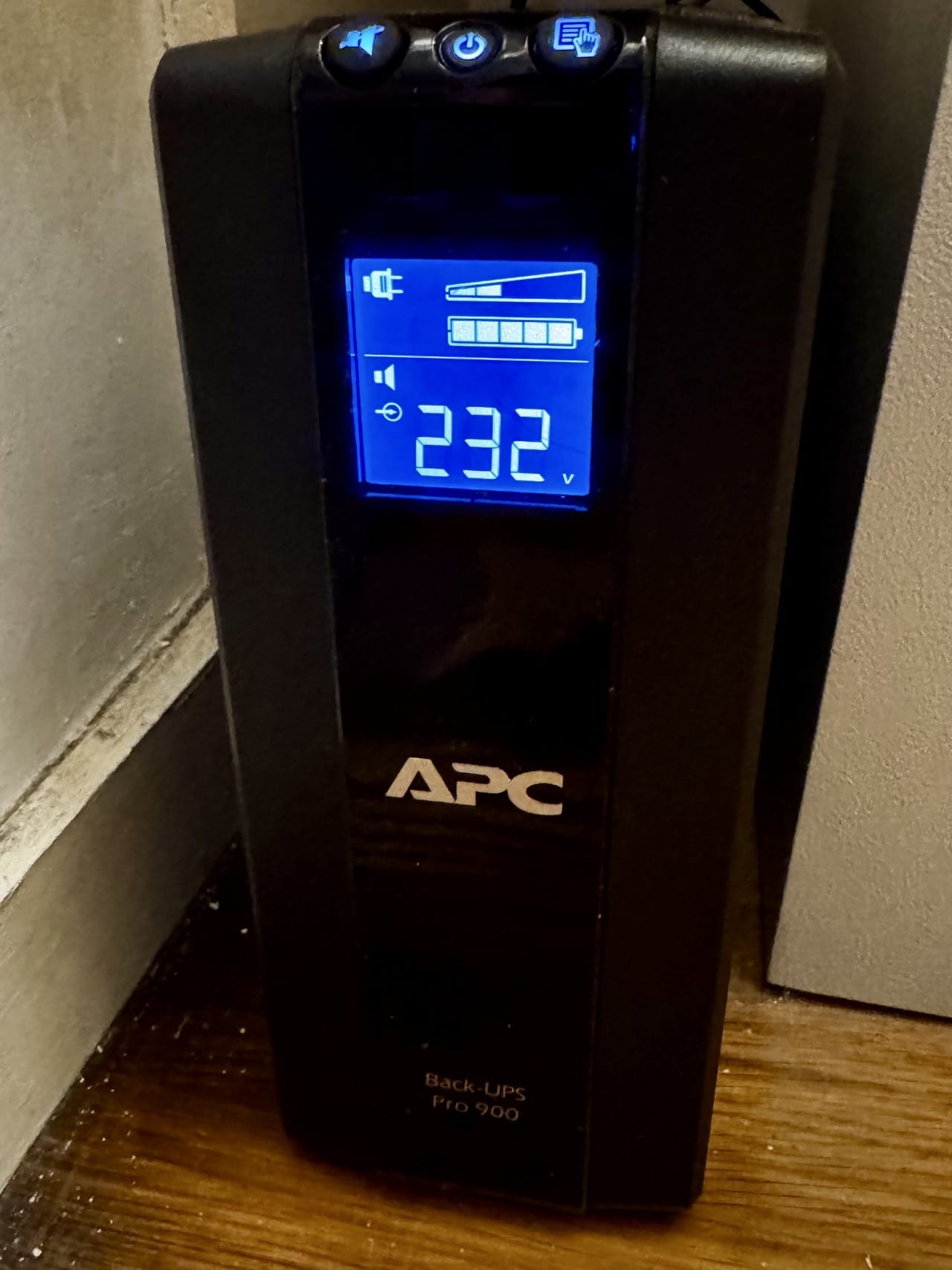 New UPS display showing power status and load information