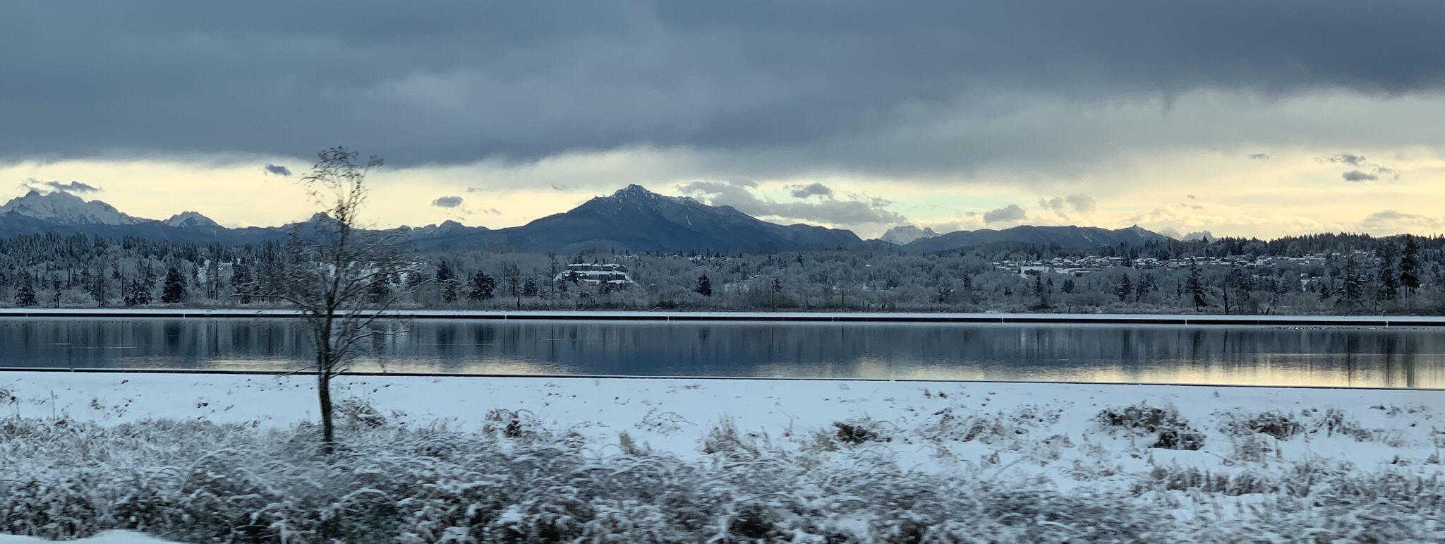 A side view onto one of the lakes